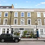 Niru Experience Chelsea Oasis With Courtyard